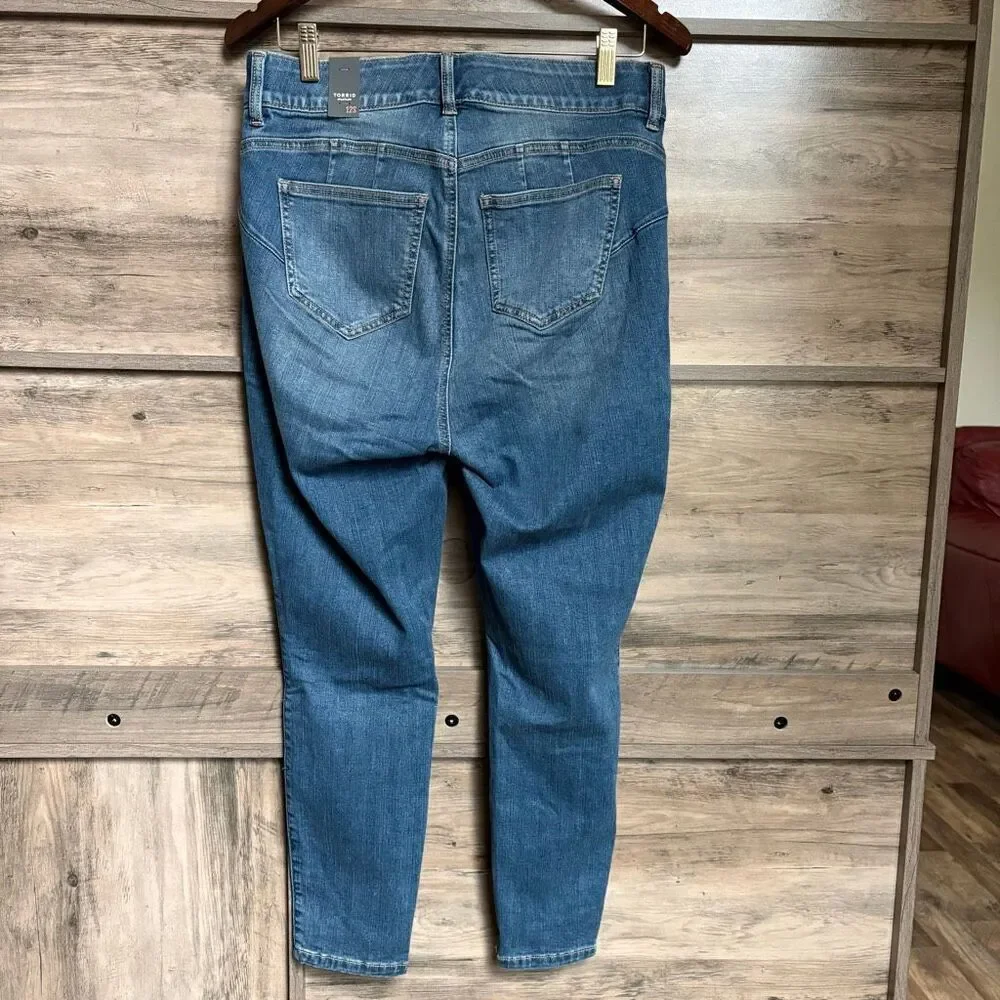 Torrid 12S Curvy Distressed Skinny Jeans NWT Boardwalk Retro Party Preppy Boho